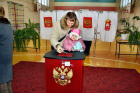В день голосования в Златоусте дежурит социальное такси и работает специальная кабина для слепых