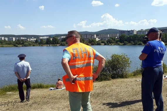 В Златоусте полицейские с общественниками проводят мероприятия по предупреждению и пресечению правонарушений на водных объектах