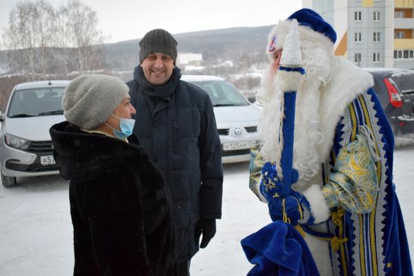 Накануне Нового года златоустовцы благодаря нацпроекту «Жилье и городская среда» получили ключи от новых квартир